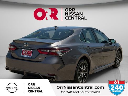 Used 2022 Toyota Camry SE FWD image 5