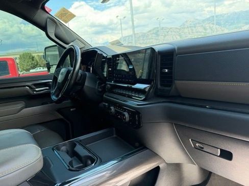 Used 2024 Chevrolet Silverado 2500 ZR2 w/ Technology Package AWD/4WD image 10