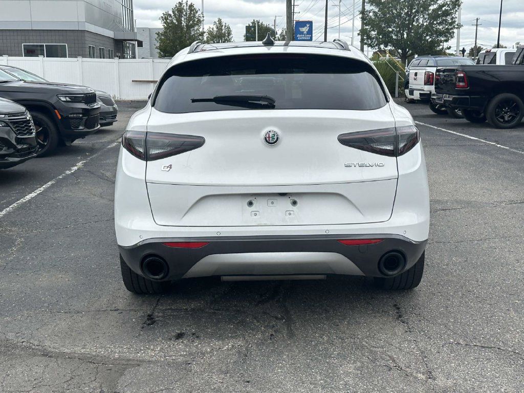 Used 2024 Alfa Romeo Stelvio Ti AWD/4WD image 5