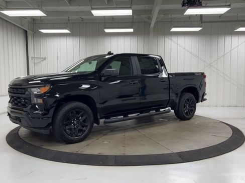 Used 2023 Chevrolet Silverado 1500 Custom w/ 2.7L Blackout Package AWD/4WD image 4