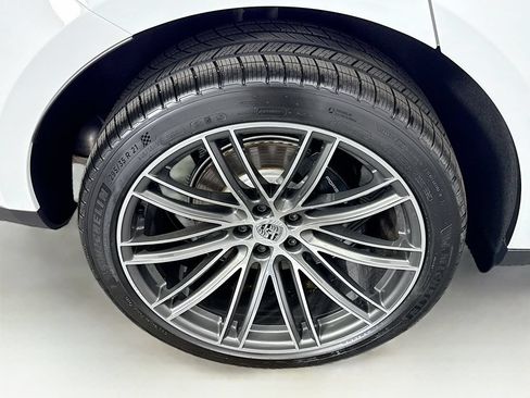 Used 2026 Porsche Macan AWD/4WD image 34