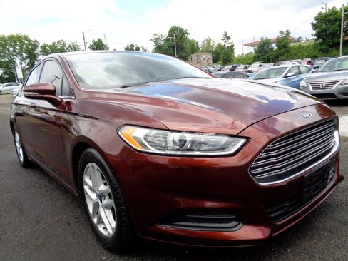 Used 2015 Ford Fusion SE image 3