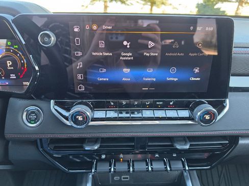 Used 2024 Chevrolet Colorado Z71 w/ Z71 Convenience Package 2 AWD/4WD image 15