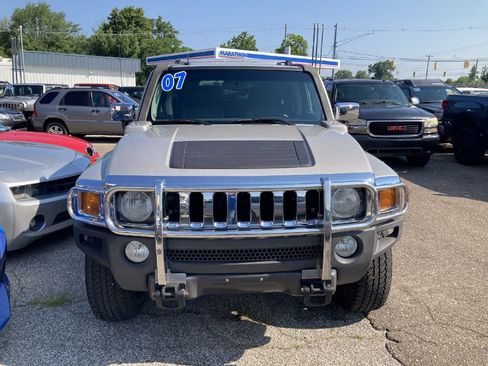 Used 2007 HUMMER H3 image 3