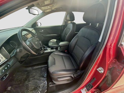 Used 2018 Kia Niro EX FWD image 13