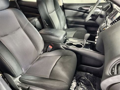 Used 2020 Nissan Pathfinder S image 25