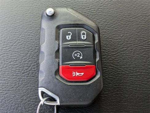 Used 2023 Jeep Gladiator Rubicon w/ Cold Weather Group image 28