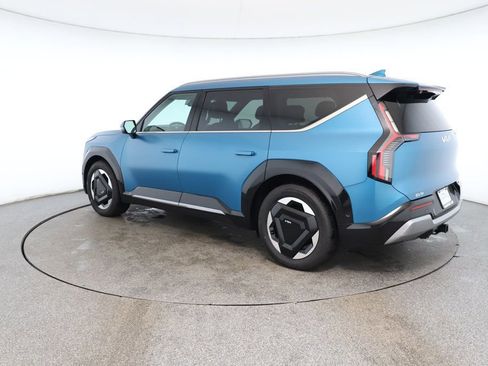 Used 2024 Kia EV9 Land image 3