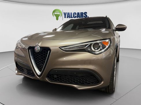 Used 2019 Alfa Romeo Stelvio Ti Sport w/ Quick Order Package 22S Sport AWD/4WD image 9
