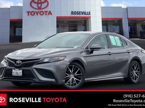 Certified 2022 Toyota Camry SE FWD image 1