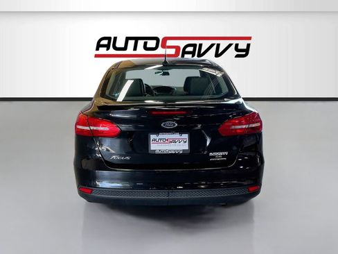 Used 2015 Ford Focus SE w/ Equipment Group 201A FWD image 6