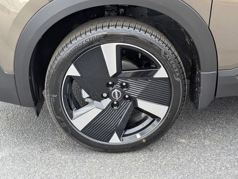 New 2026 Nissan Kicks SR w/ Cold Weather Package FWD image 10