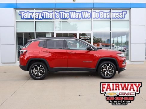 Used 2025 Jeep Compass Limited AWD/4WD image 1