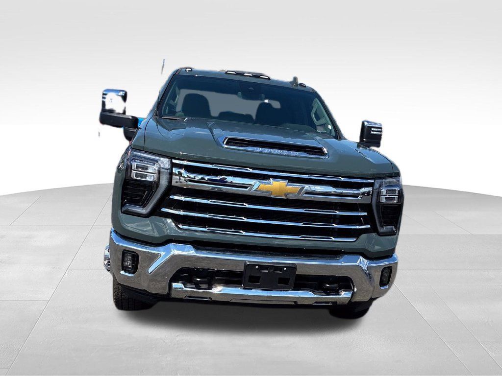 Used 2026 Chevrolet Silverado 3500 LTZ AWD/4WD image 8