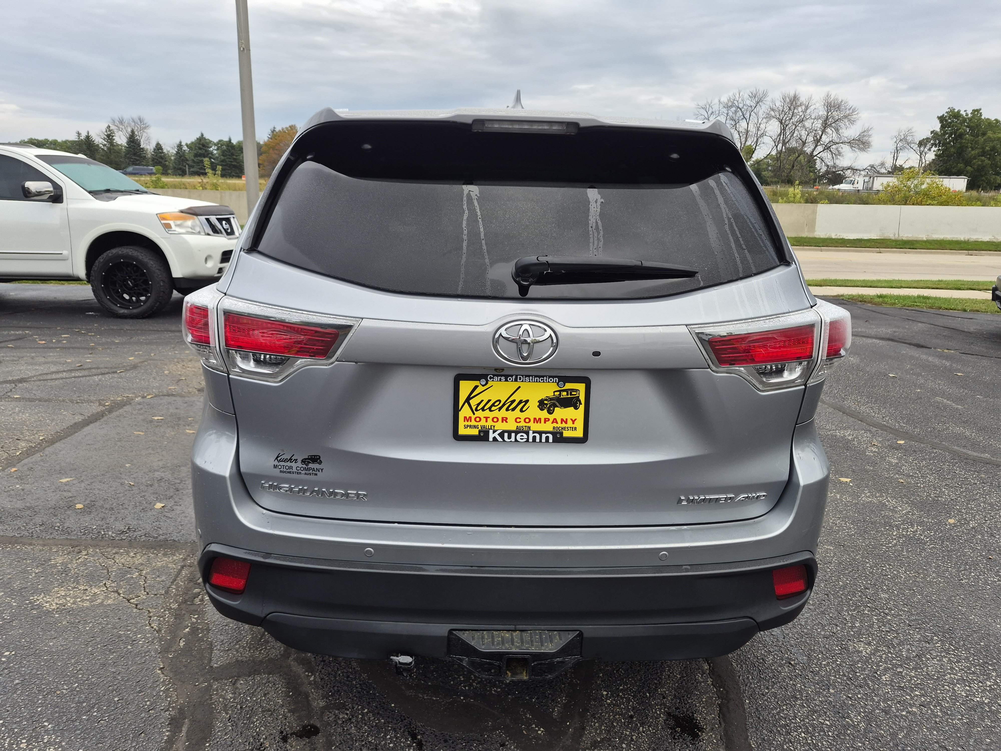 Used 2014 Toyota Highlander Limited w/ Preferred Accessory Package AWD/4WD image 6