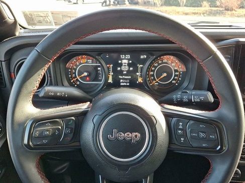 Used 2024 Jeep Wrangler Rubicon image 18