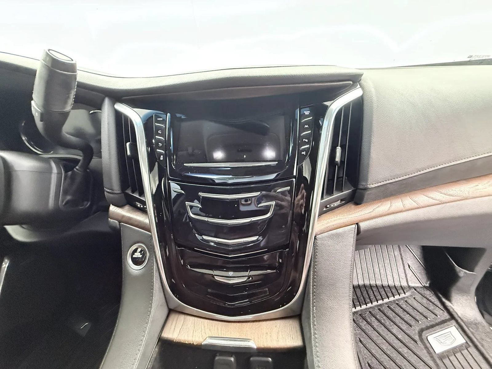 Used 2018 Cadillac Escalade Premium Luxury AWD/4WD image 14