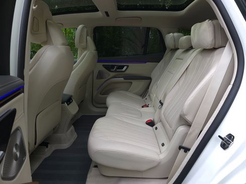 Used 2023 Mercedes-Benz EQS 450+ SUV image 15