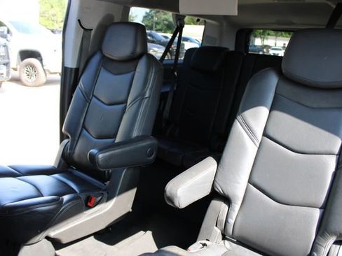 Used 2019 Cadillac Escalade ESV Luxury RWD image 43