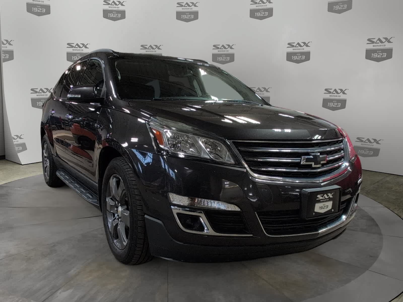 Used 2017 Chevrolet Traverse LT AWD/4WD image 1