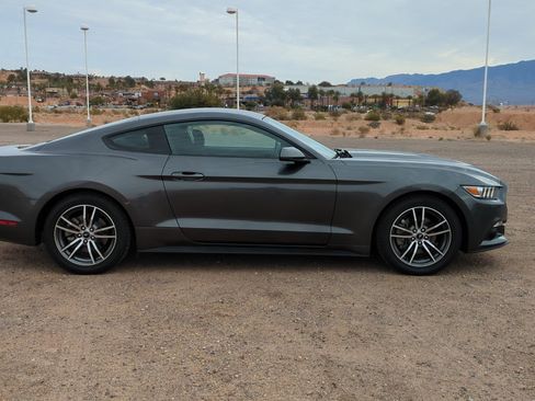 Used 2017 Ford Mustang Coupe image 2