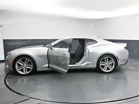 Used 2018 Chevrolet Camaro LT w/ RS Package image 38