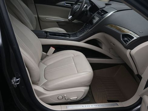Used 2016 Lincoln MKZ AWD image 9