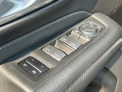 Used 2022 GMC Yukon XL Denali AWD/4WD image 36