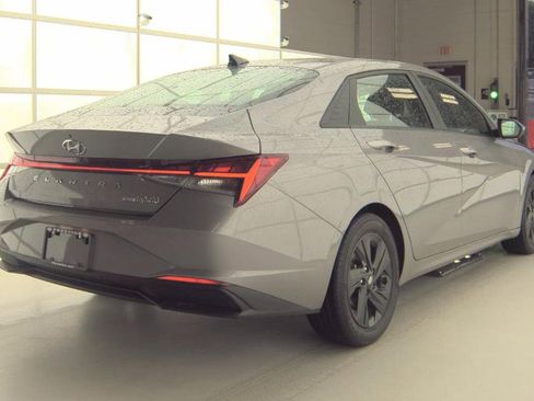 Used 2023 Hyundai Elantra Blue FWD image 4