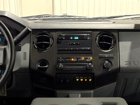 Used 2016 Ford F550 2WD Crew Cab Super Duty image 19