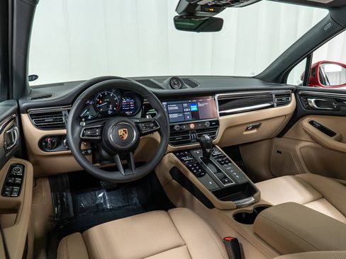 Used 2025 Porsche Macan image 19