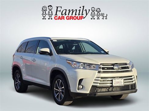Used 2019 Toyota Highlander XLE image 2