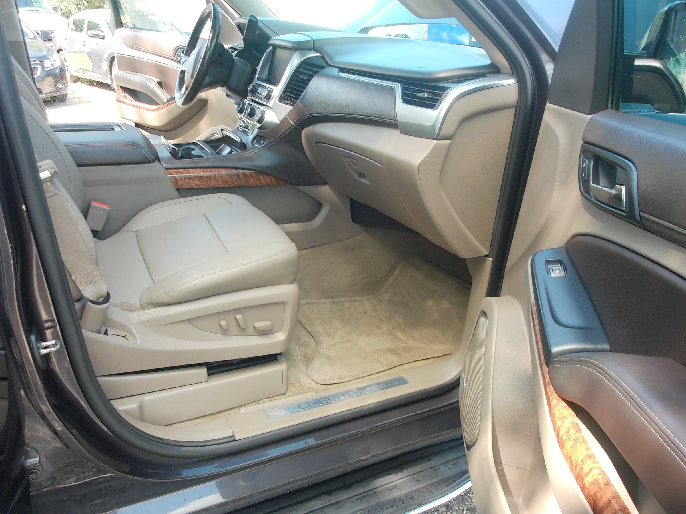 Used 2015 Chevrolet Suburban LTZ RWD image 47