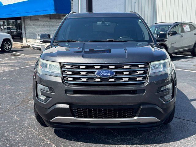 Used 2017 Ford Explorer XLT w/ Equipment Group 201A FWD image 2