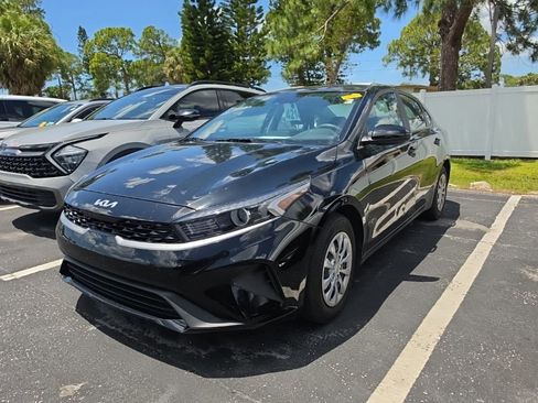 Certified 2023 Kia Forte LX FWD image 3