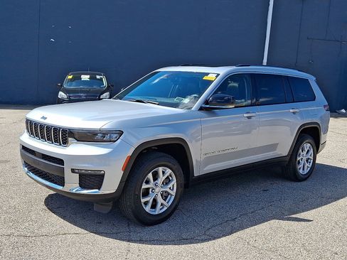 Used 2023 Jeep Grand Cherokee L Limited image 3