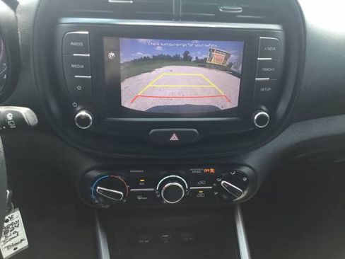Used 2024 Kia Soul LX w/ Option Group 015 FWD image 17
