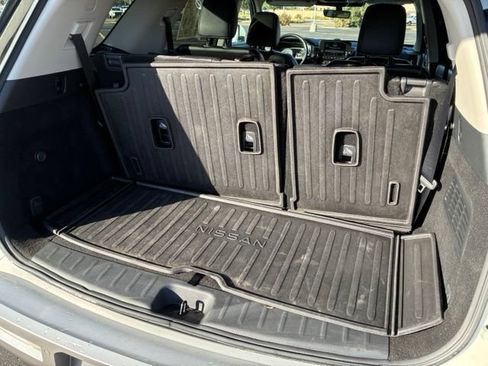 Certified 2023 Nissan Pathfinder Platinum FWD image 17
