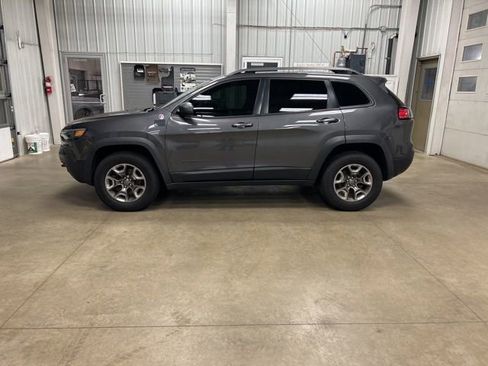 Used 2019 Jeep Cherokee Trailhawk w/ Cold Weather Group image 8
