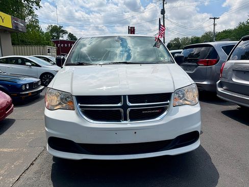 Used 2019 Dodge Grand Caravan SE w/ UConnect Hands-Free Group FWD image 2