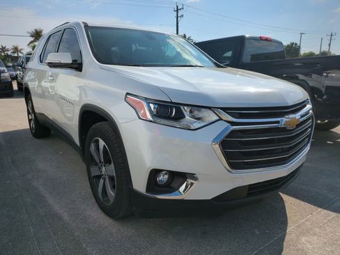 Used 2019 Chevrolet Traverse LT w/ LT Premium Package image 2