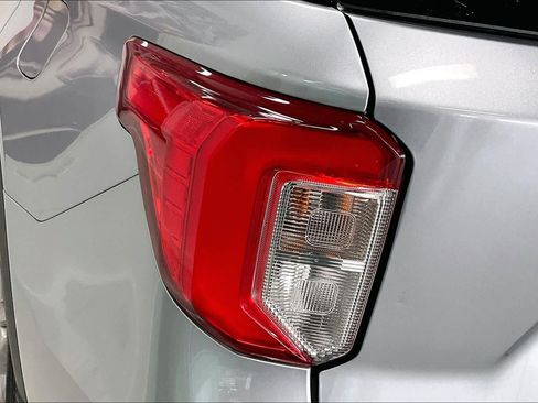 Used 2023 Ford Explorer Limited AWD/4WD image 29