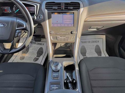 Used 2019 Ford Fusion SE image 25