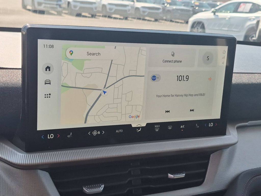 Used 2025 Ford Explorer Active RWD image 19