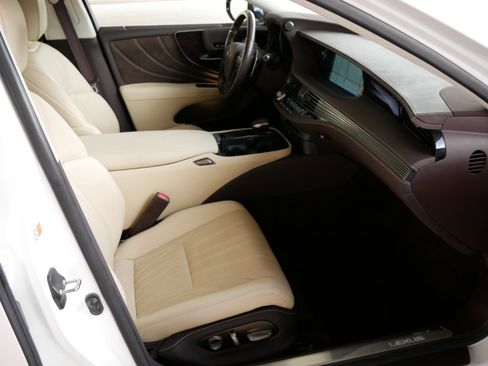 Used 2019 Lexus LS 500 AWD w/ Interior Upgrade Package image 10