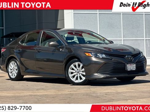 Used 2018 Toyota Camry LE FWD image 1