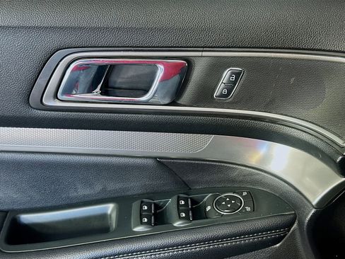 Used 2019 Ford Explorer XLT FWD image 17