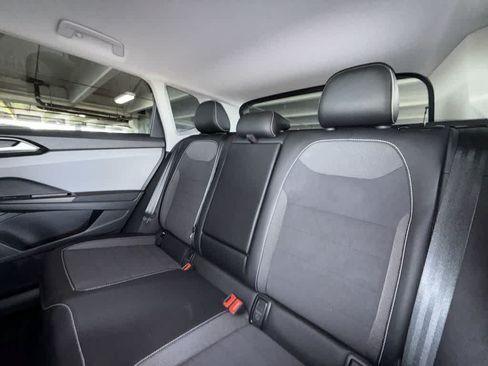 Certified 2022 Volkswagen Taos SE FWD image 22