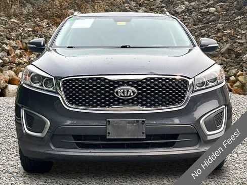 Used 2017 Kia Sorento AWD image 3