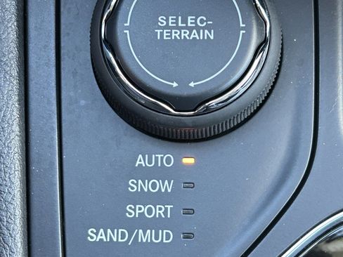 Used 2019 Jeep Cherokee Limited AWD/4WD image 26